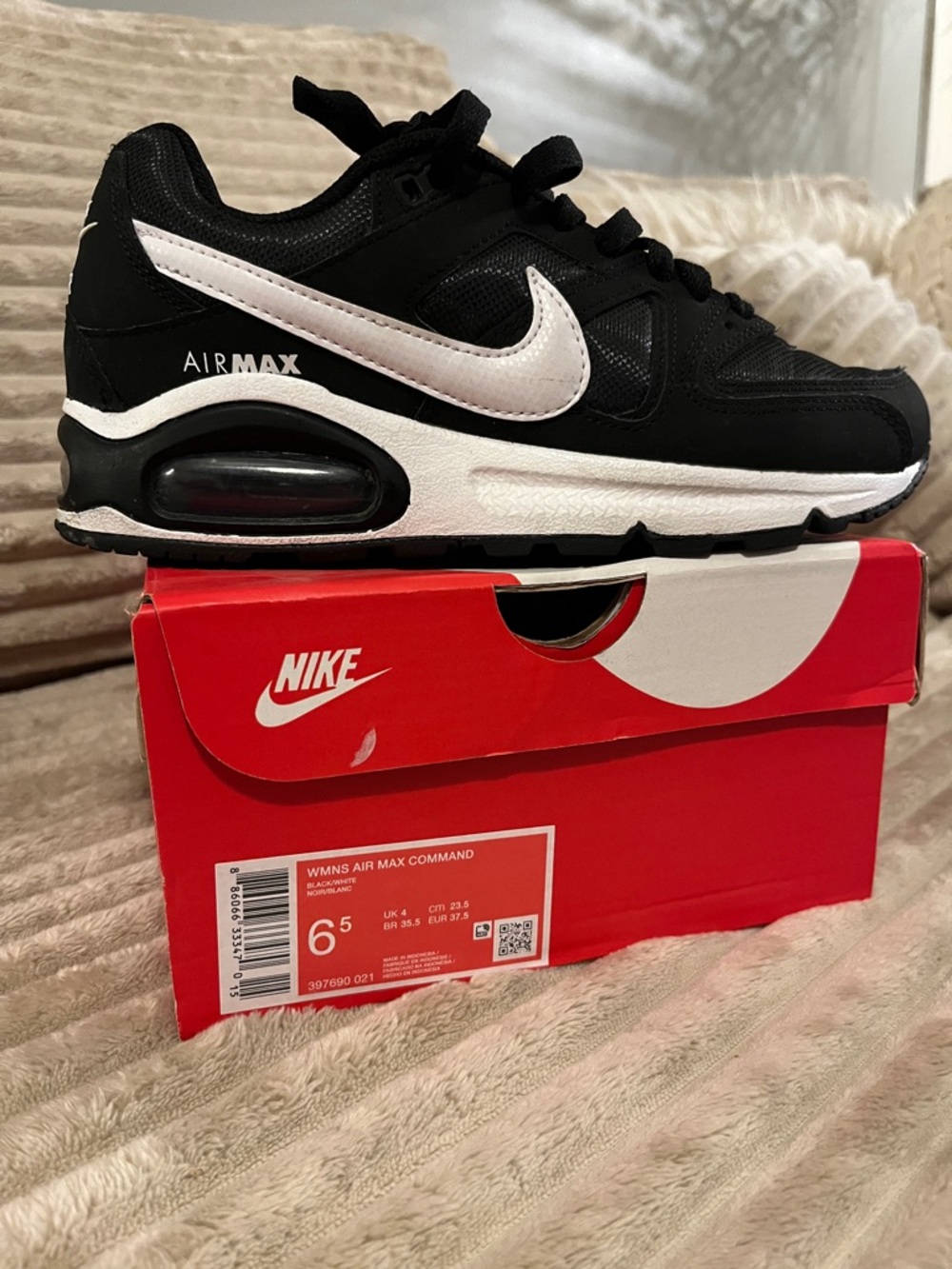 Nike Black and White Air Max Running Shoe